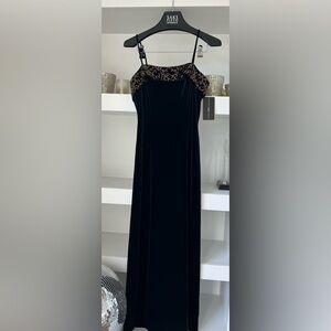 NWT vintage Crimson black velvet gown, gold beading, stunning!! Sz 6 ONLY $13!!!
